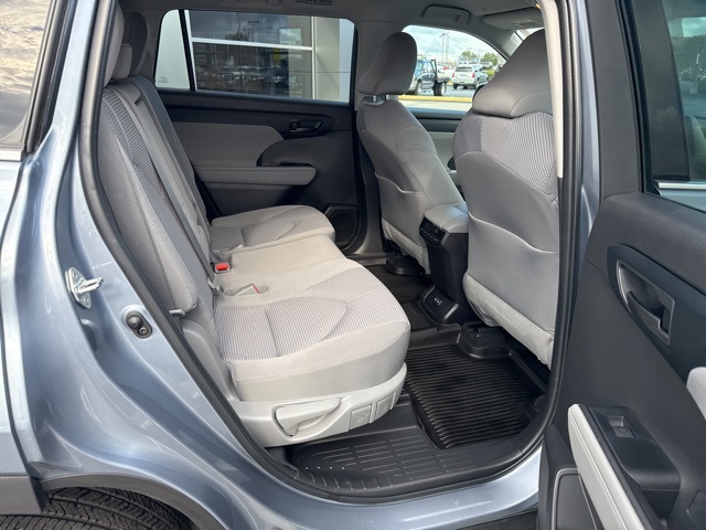 2022 Toyota Highlander LE photo 27