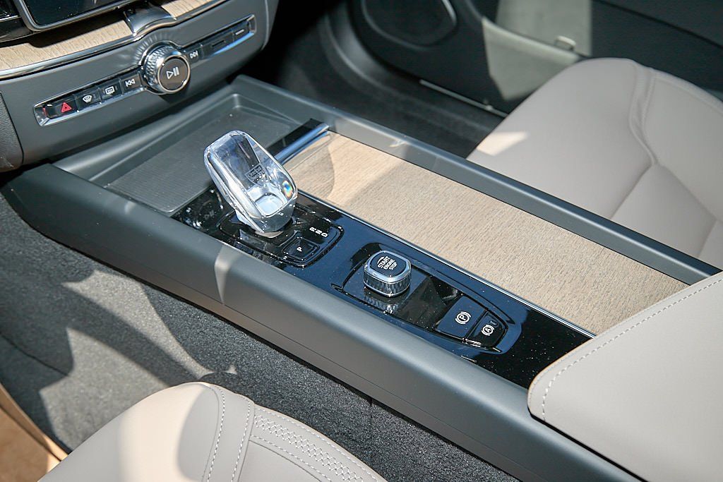 2026 VOLVO XC60 - Image 15