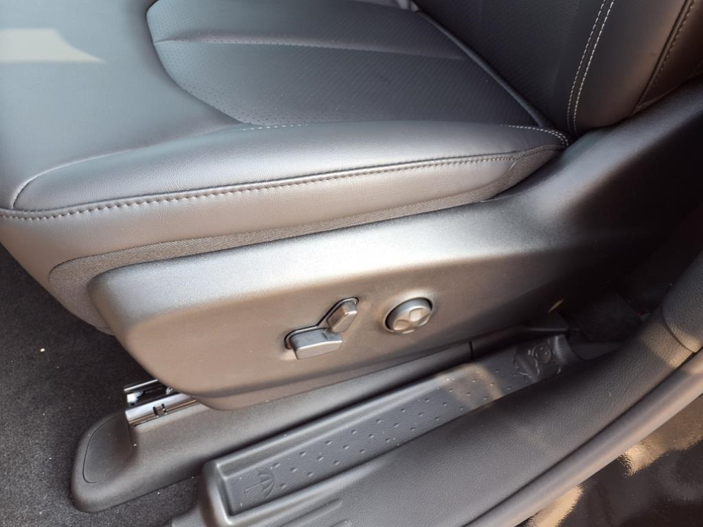 2026 Chrysler Pacifica photo 9
