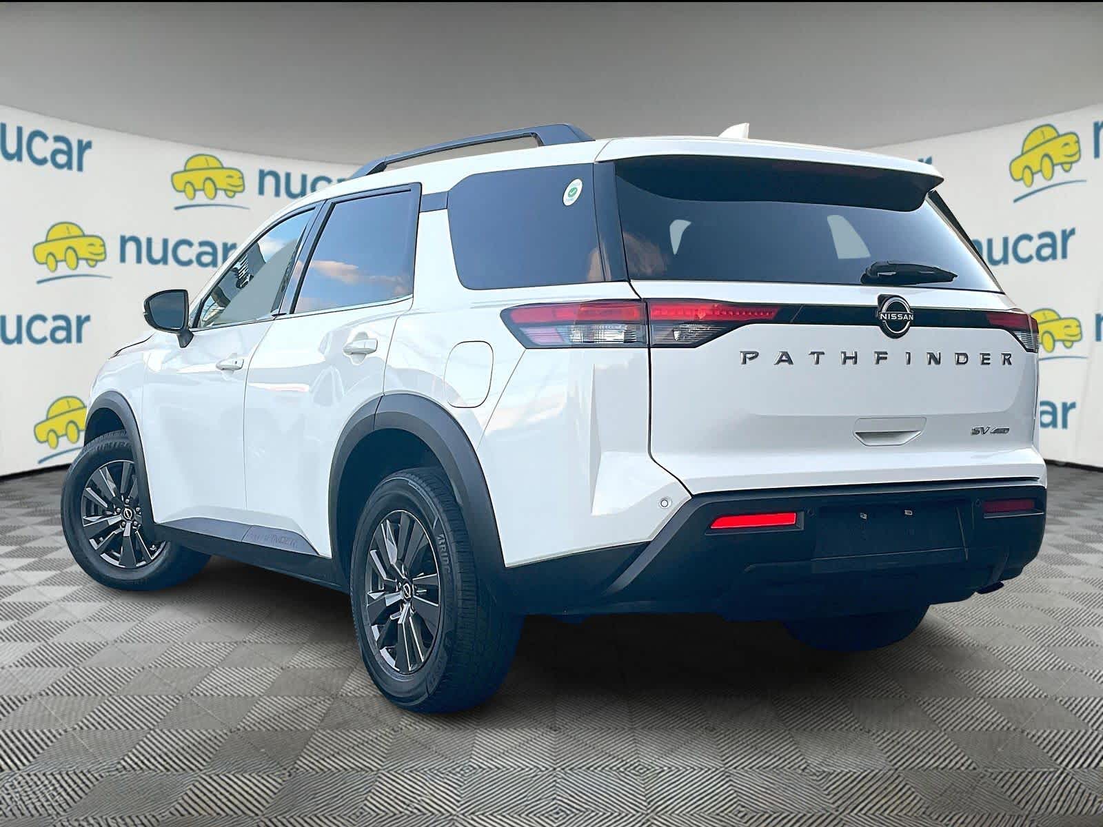 2022 Nissan Pathfinder SV photo 3