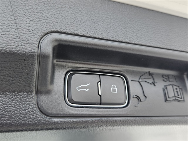 2021 Ford Explorer XLT photo 12