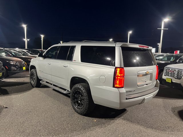 2019 Chevrolet Suburban LT photo 2