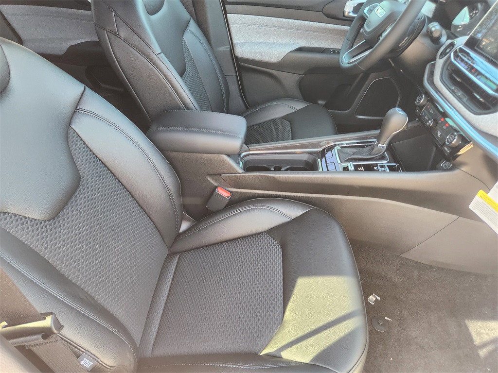 2026 Jeep Compass Latitude photo 4