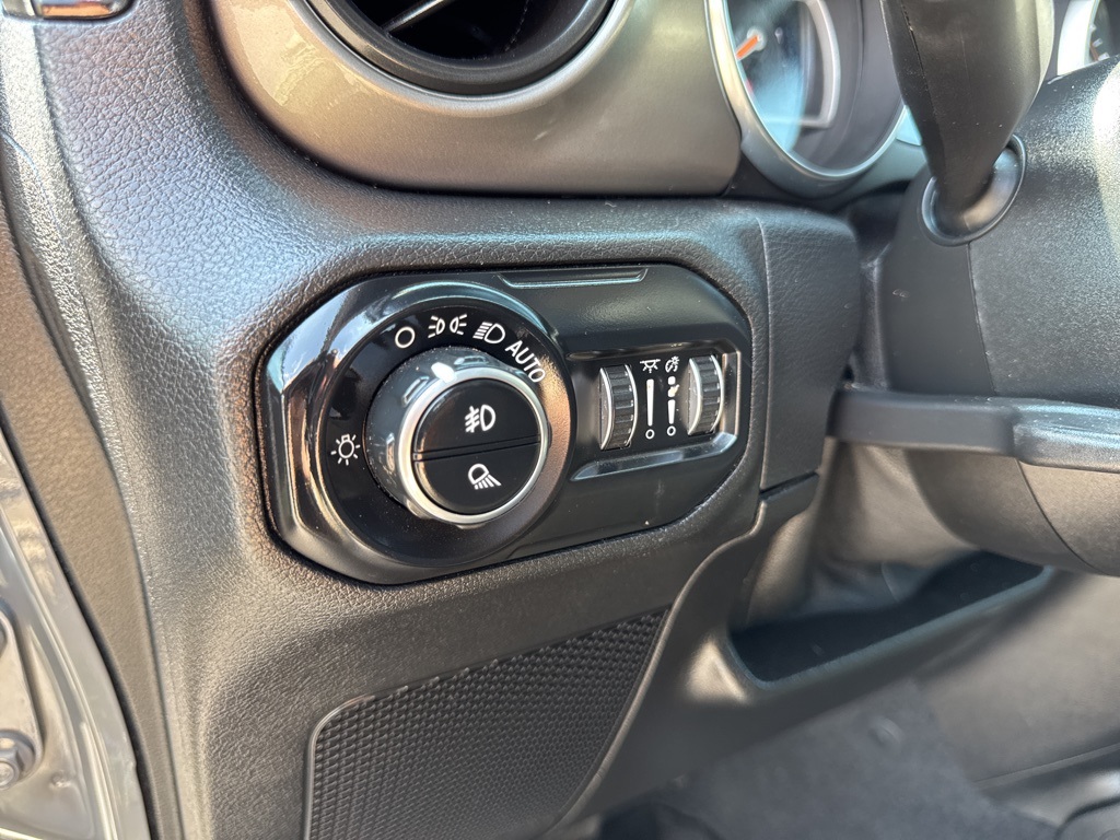 2021 Jeep Gladiator Willys photo 40