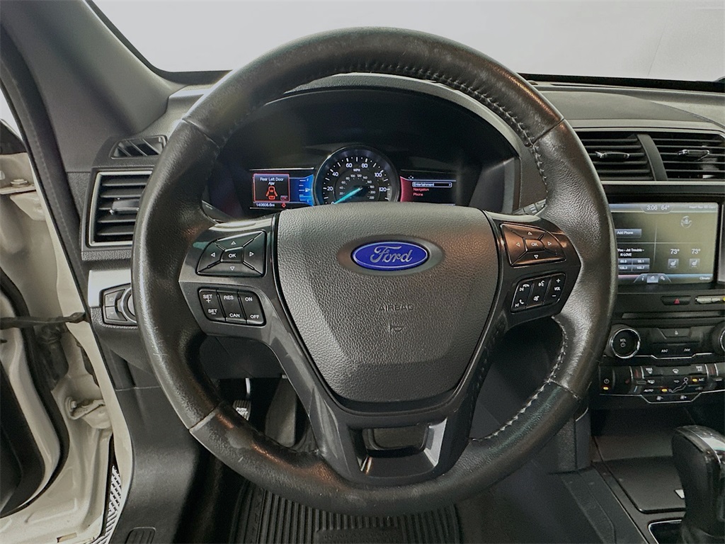 2016 Ford Explorer XLT photo 9