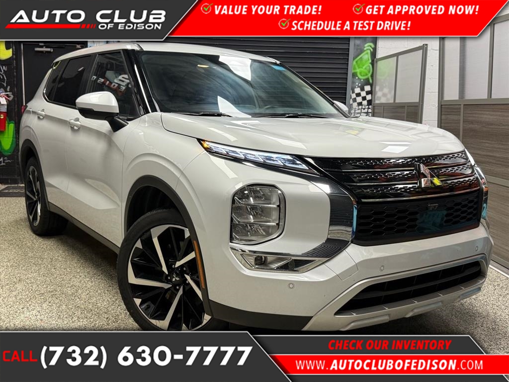 2023 Mitsubishi Outlander SE's photo