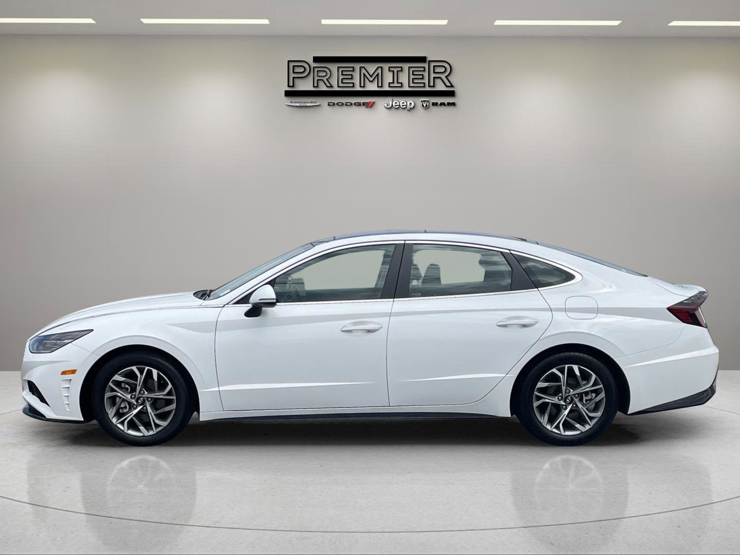 2023 Hyundai Sonata SEL photo 2