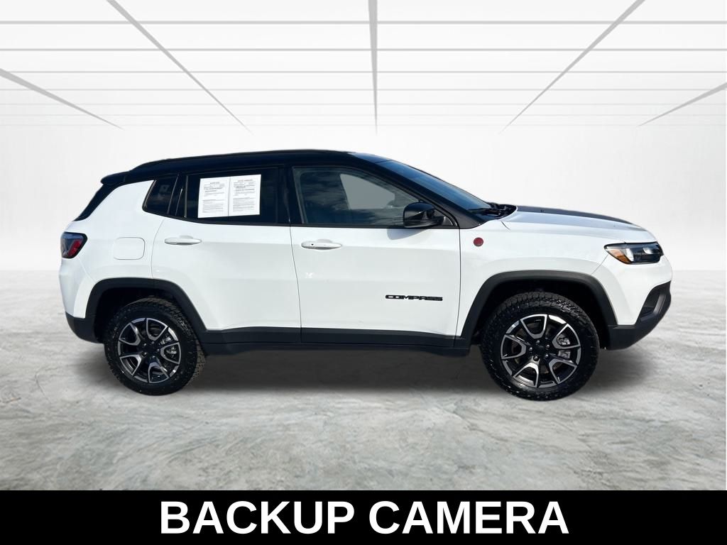 2024 Jeep Compass Trailhawk photo 3