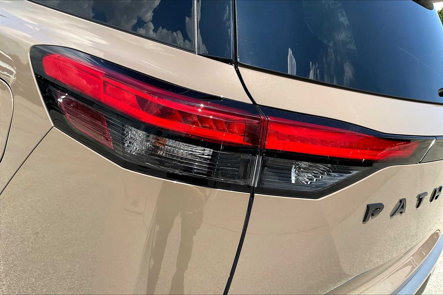 2023 Nissan Pathfinder Platinum photo 52