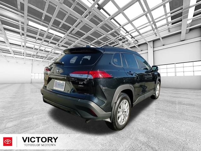 2024 Toyota Corolla Cross LE photo 3