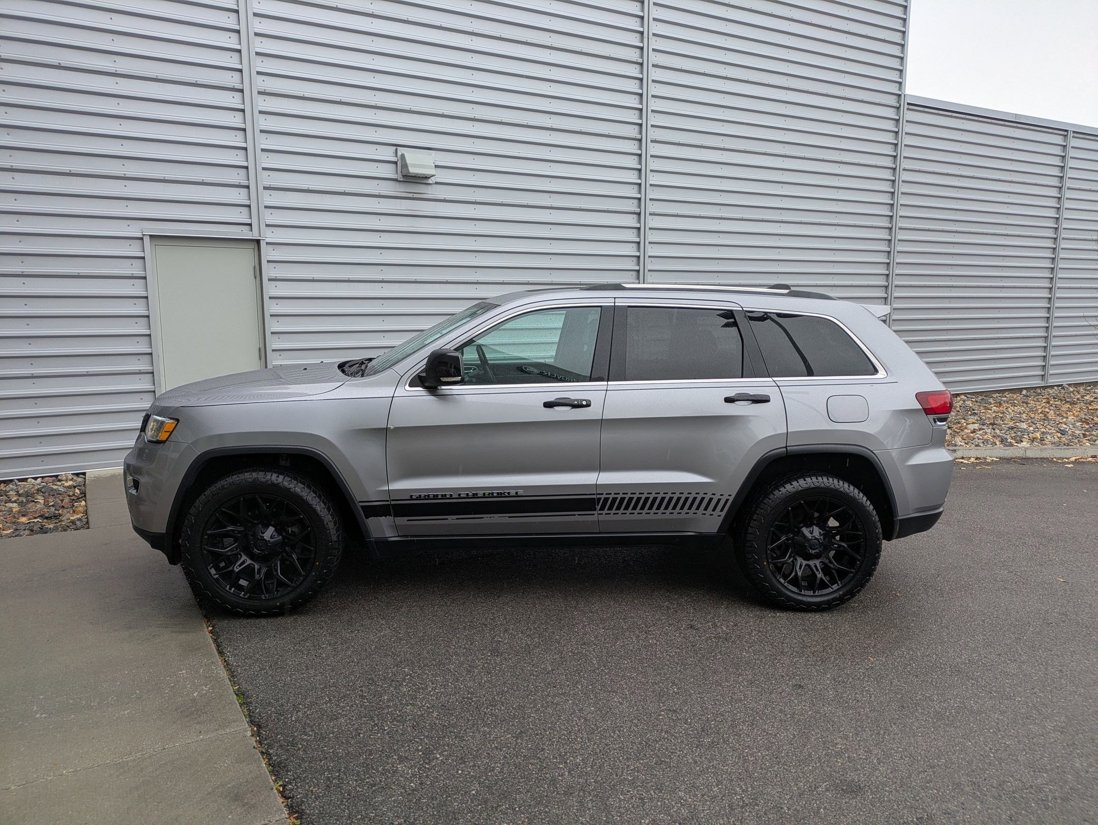 2020 Jeep Grand Cherokee Limited photo 2