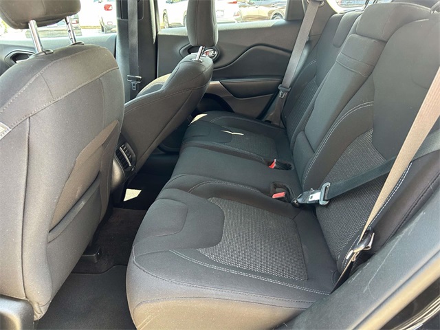 2019 Jeep Cherokee Latitude photo 14