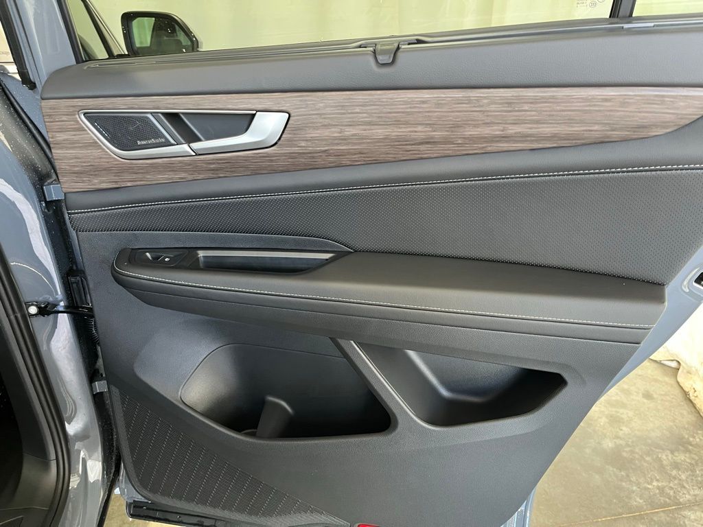 2025 Volkswagen Atlas SEL Premium R-Line photo 24
