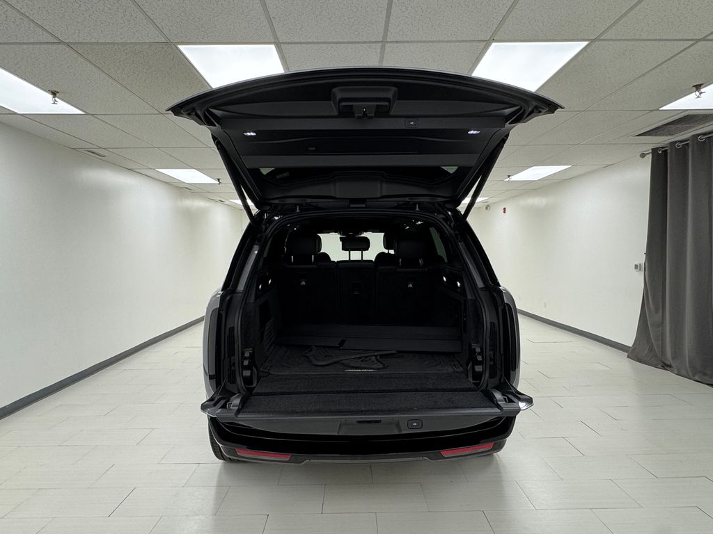 2023 Land Rover Range Rover SE photo 36