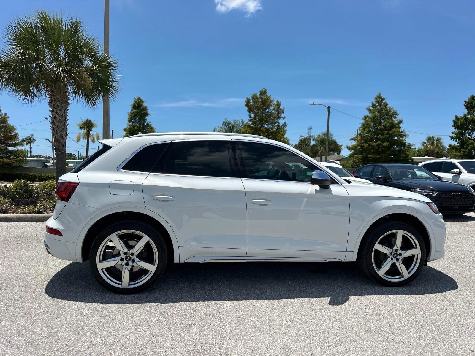 2022 Audi SQ5 Premium Plus photo 3