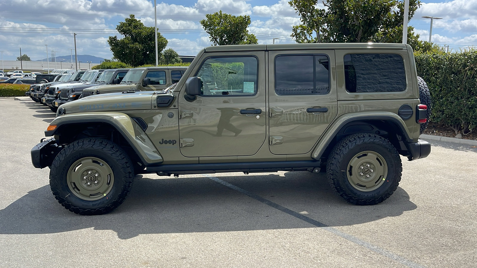 2025 Jeep Wrangler 4xe Willys photo 8