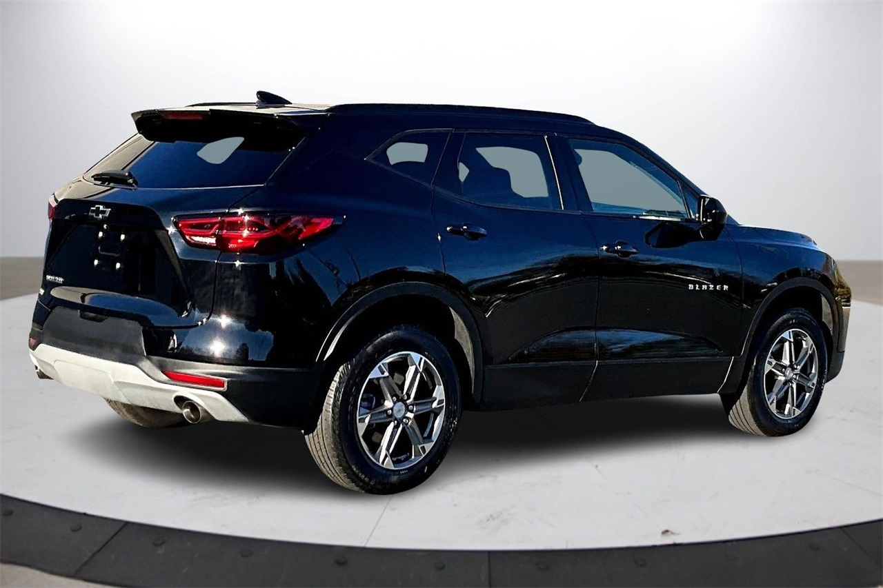 2024 Chevrolet Blazer 2LT photo 3