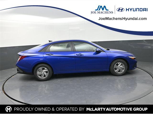 2026 Hyundai Elantra SE's photo