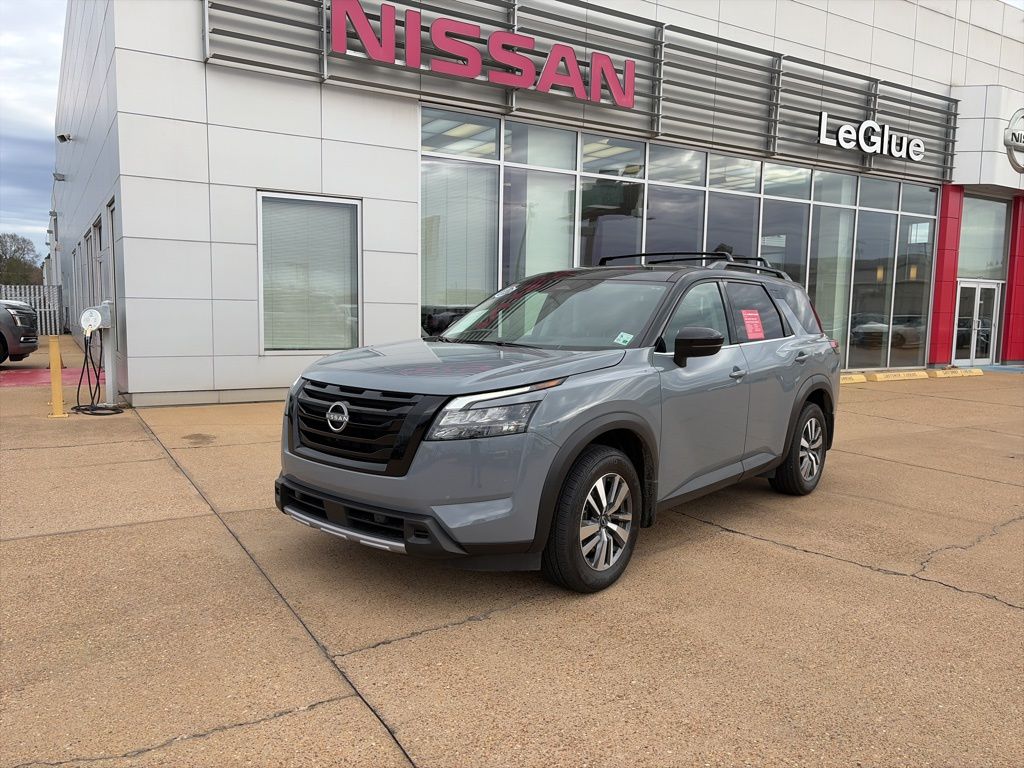 2025 Nissan Pathfinder SL