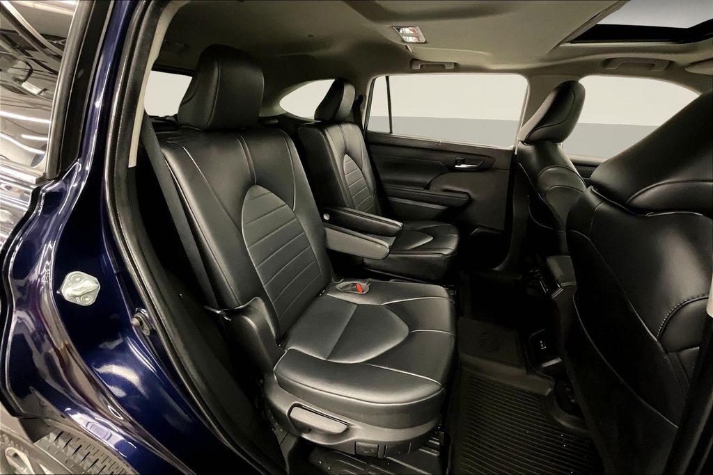 2022 Toyota Highlander XLE photo 27