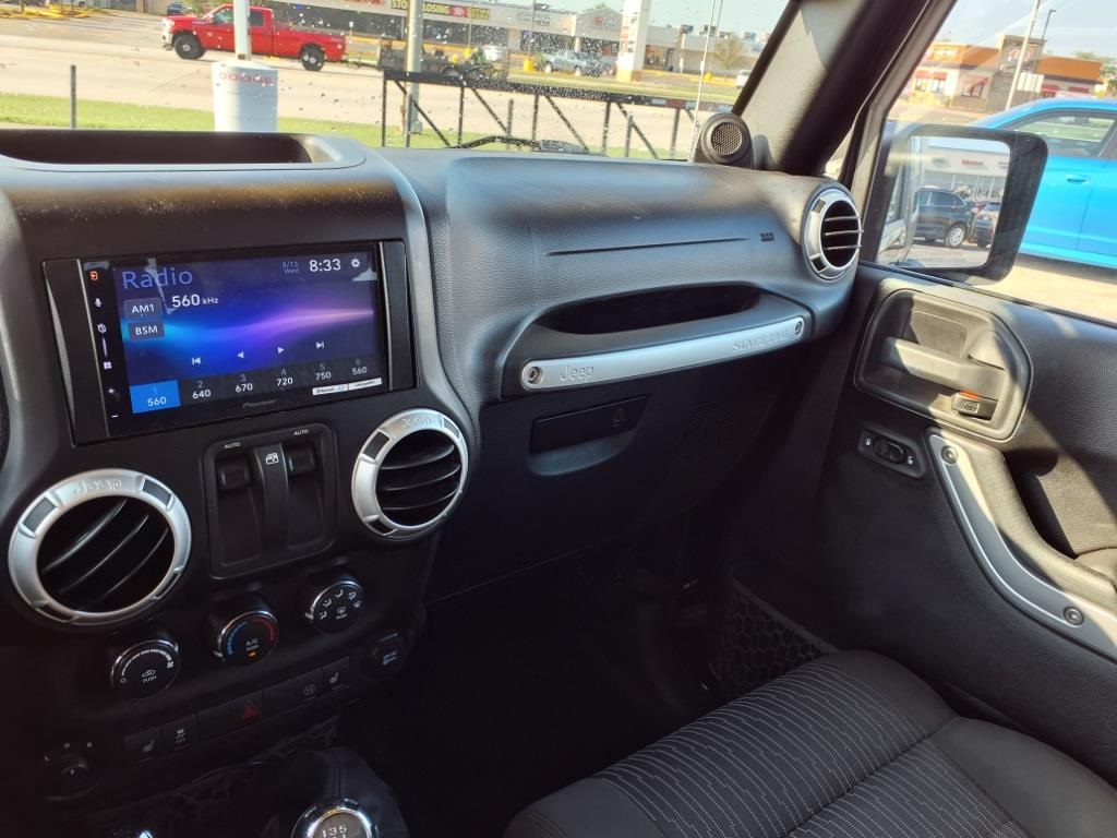 2012 Jeep Wrangler Sahara photo 12
