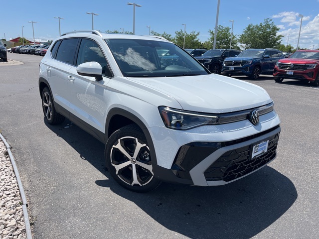 2025 Volkswagen Taos SEL photo 6