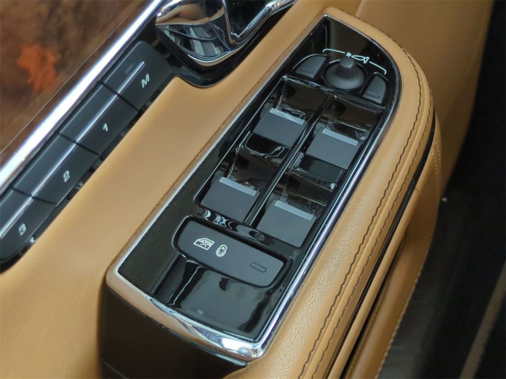 2017 Jaguar XJ XJL Portfolio photo 23
