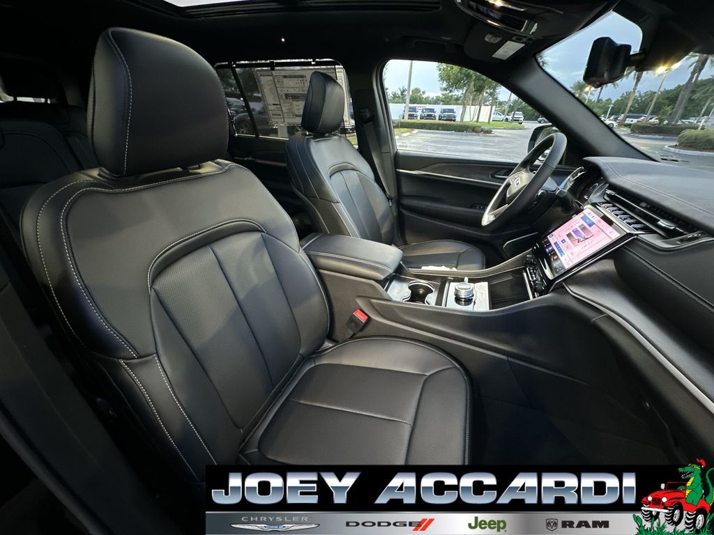 2025 Jeep Grand Cherokee Limited photo 24