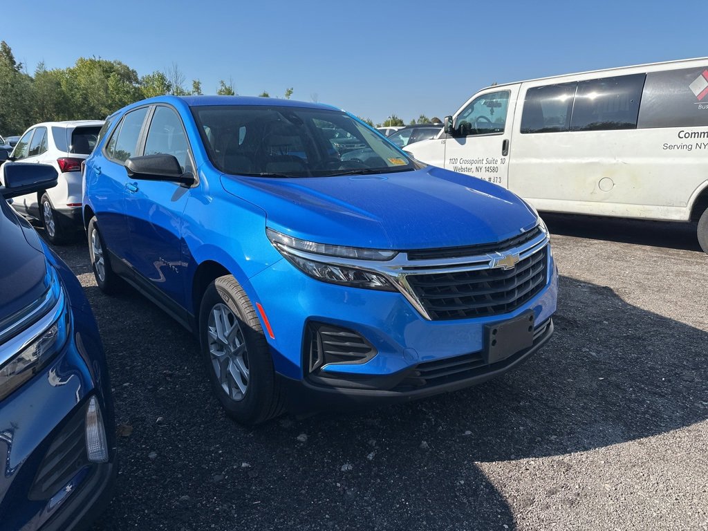 2024 Chevrolet Equinox LS photo 2