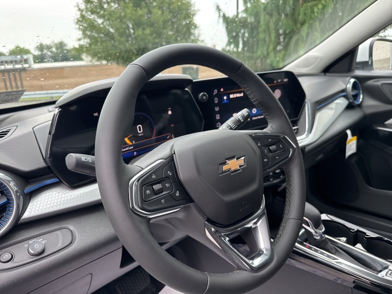 2025 Chevrolet Trax LT photo 9