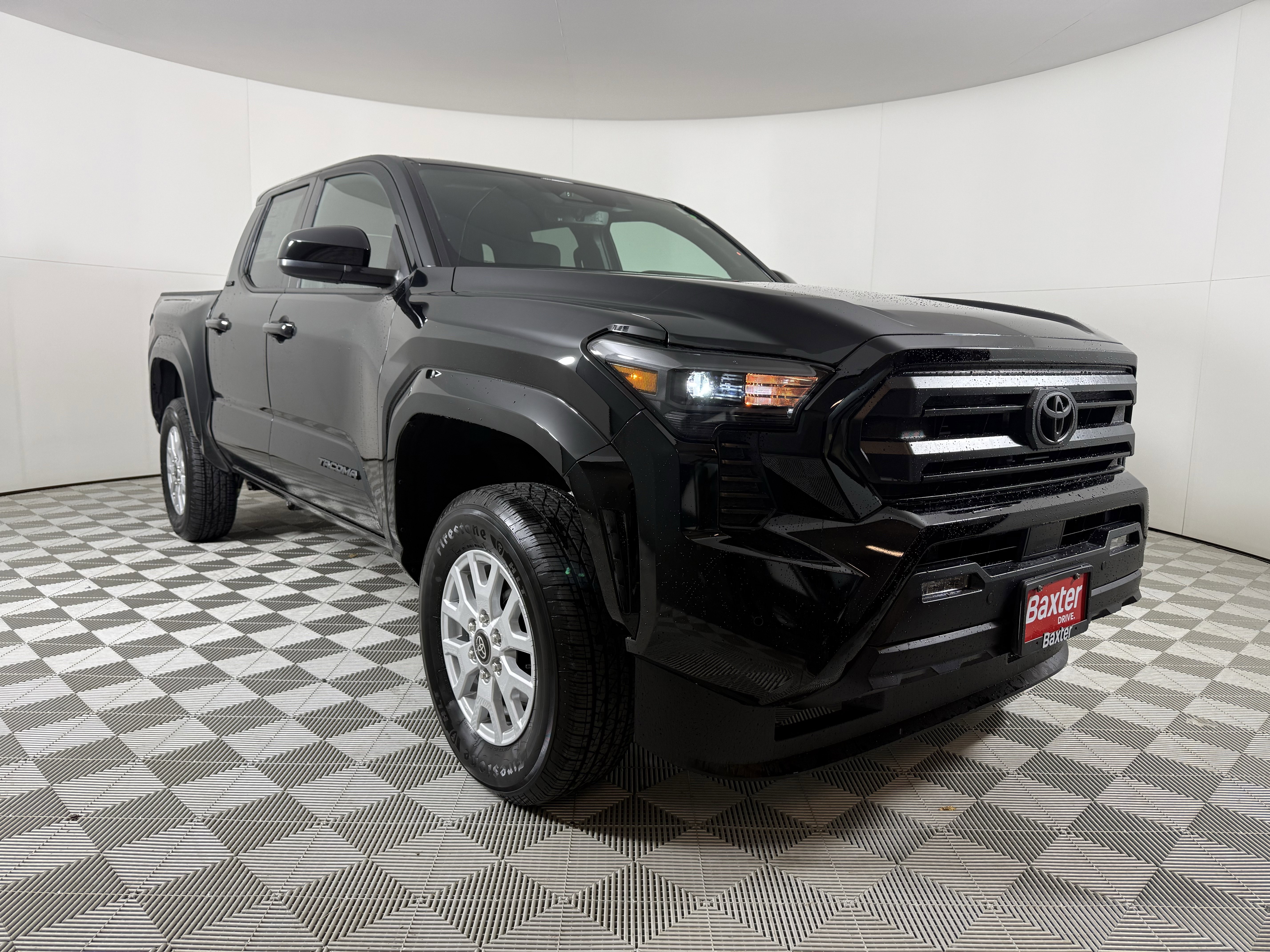 2025 Toyota Tacoma SR5's photo