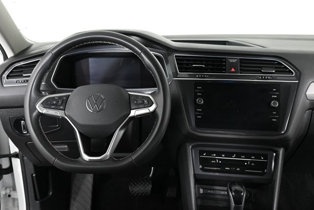 2022 Volkswagen Tiguan SE photo 2