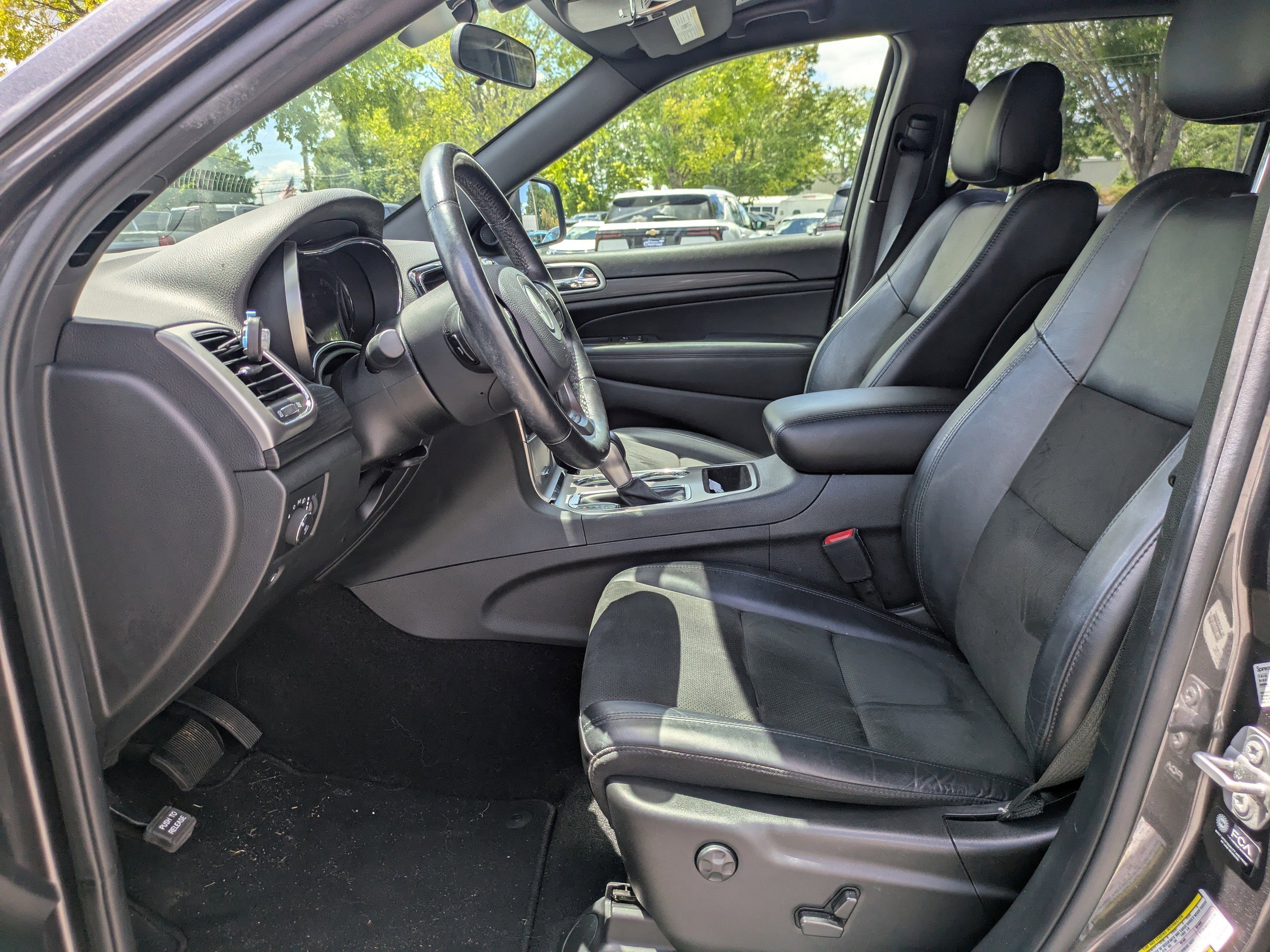 2021 Jeep Grand Cherokee Laredo X photo 19