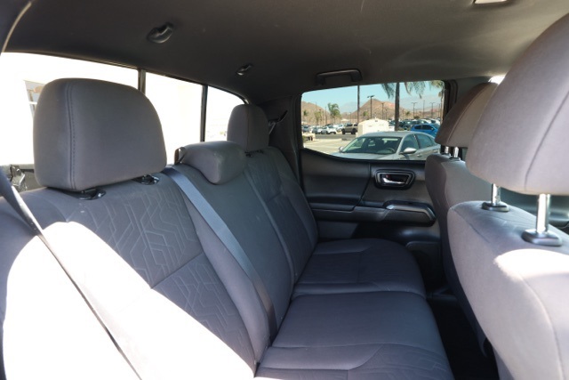 2017 Toyota Tacoma SR5 photo 16