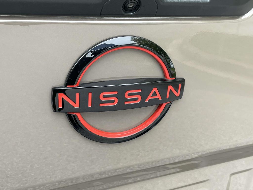 2024 Nissan Frontier PRO-X photo 9
