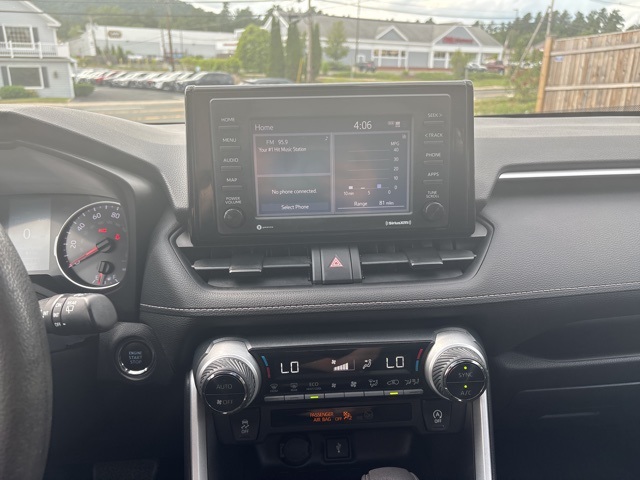 2020 Toyota RAV4 XLE photo 13