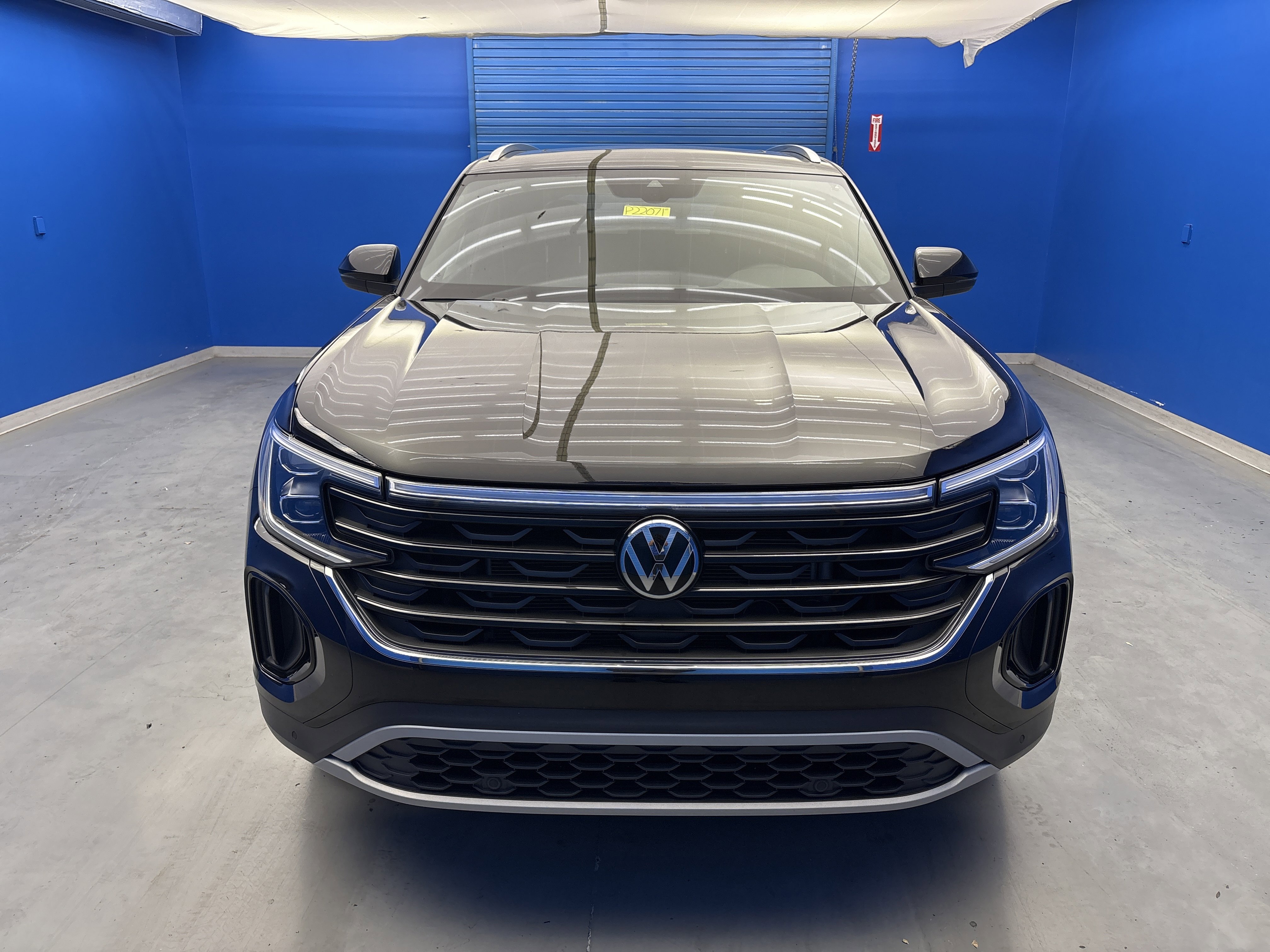 2024 Volkswagen Atlas Cross Sport SE Technology photo 2