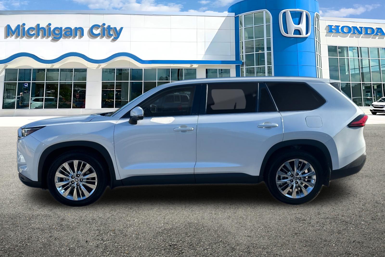 2024 Toyota Grand Highlander Platinum photo 2