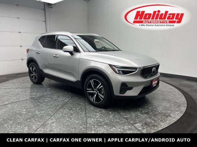 2025 Volvo XC40 Core's photo