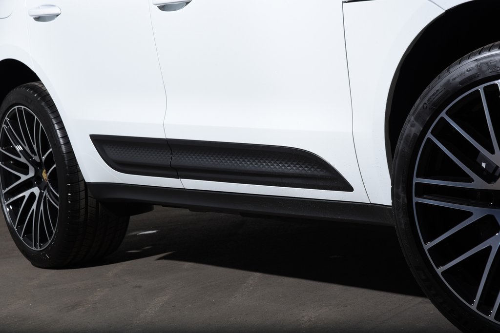 2026 Porsche Macan T photo 17