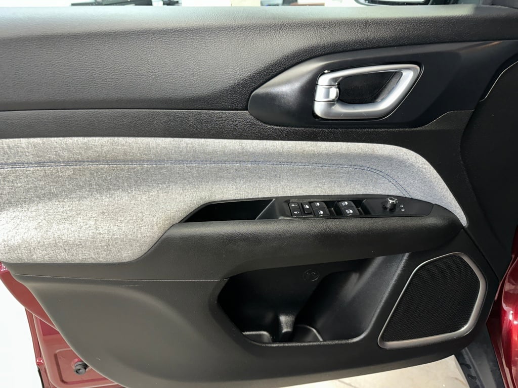 2022 Jeep Compass Latitude photo 4