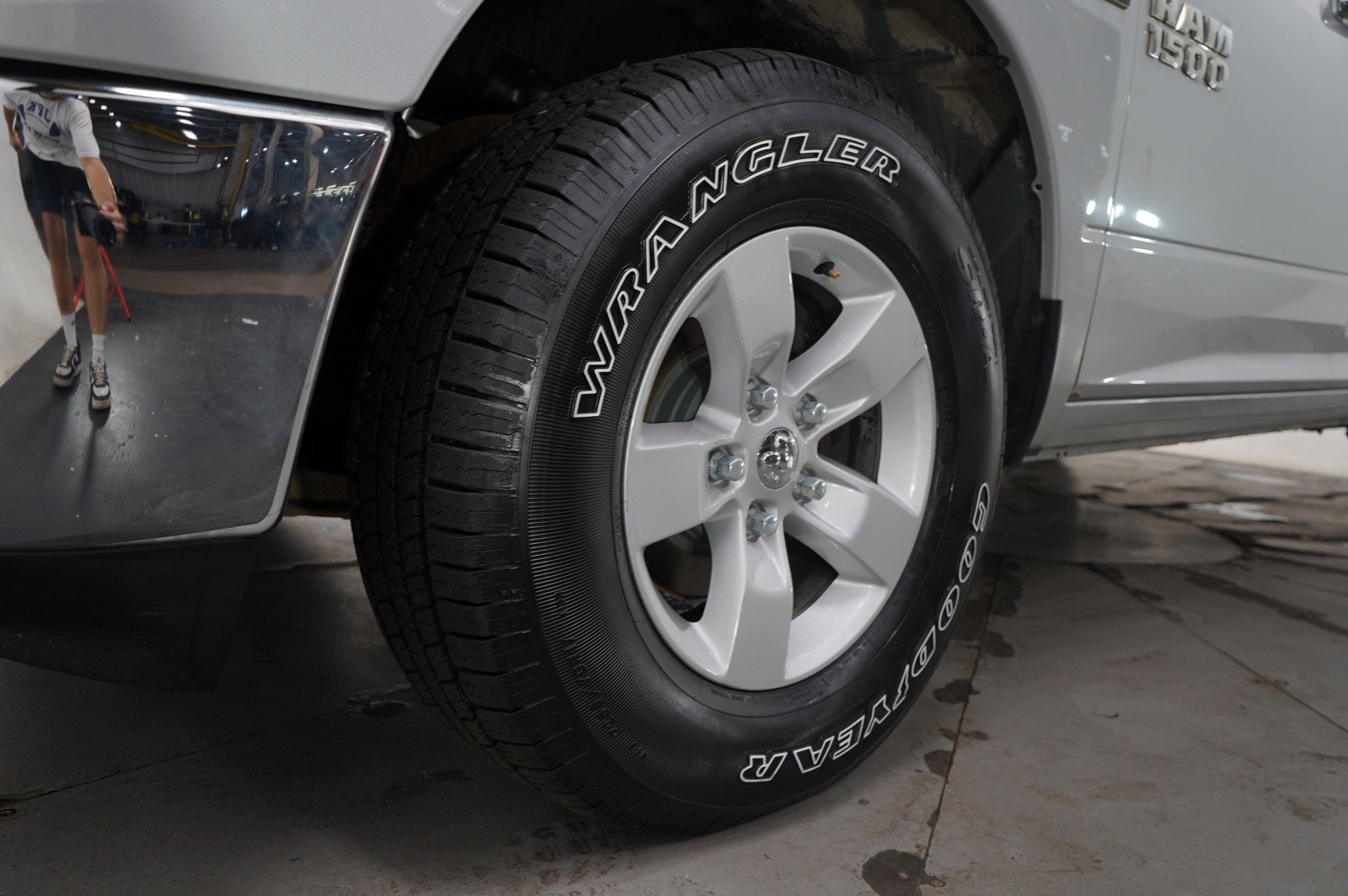 2018 Ram 1500 SLT photo 25