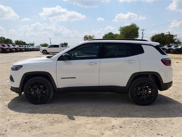 2026 Jeep Compass Latitude photo 3