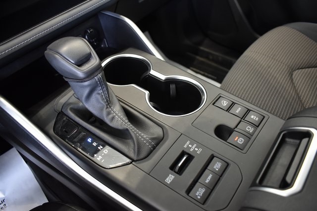 2024 Toyota Highlander LE photo 19