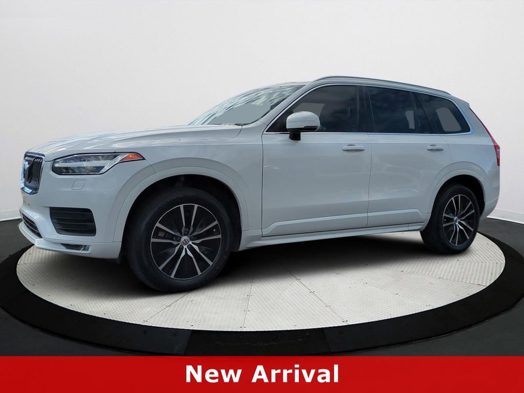 2020 Volvo XC90 Momentum's photo