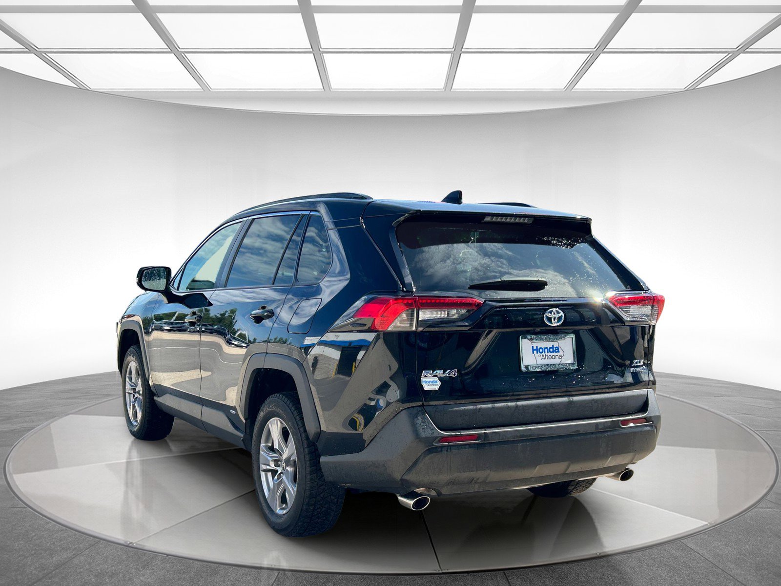2022 Toyota RAV4 Hybrid XLE photo 3