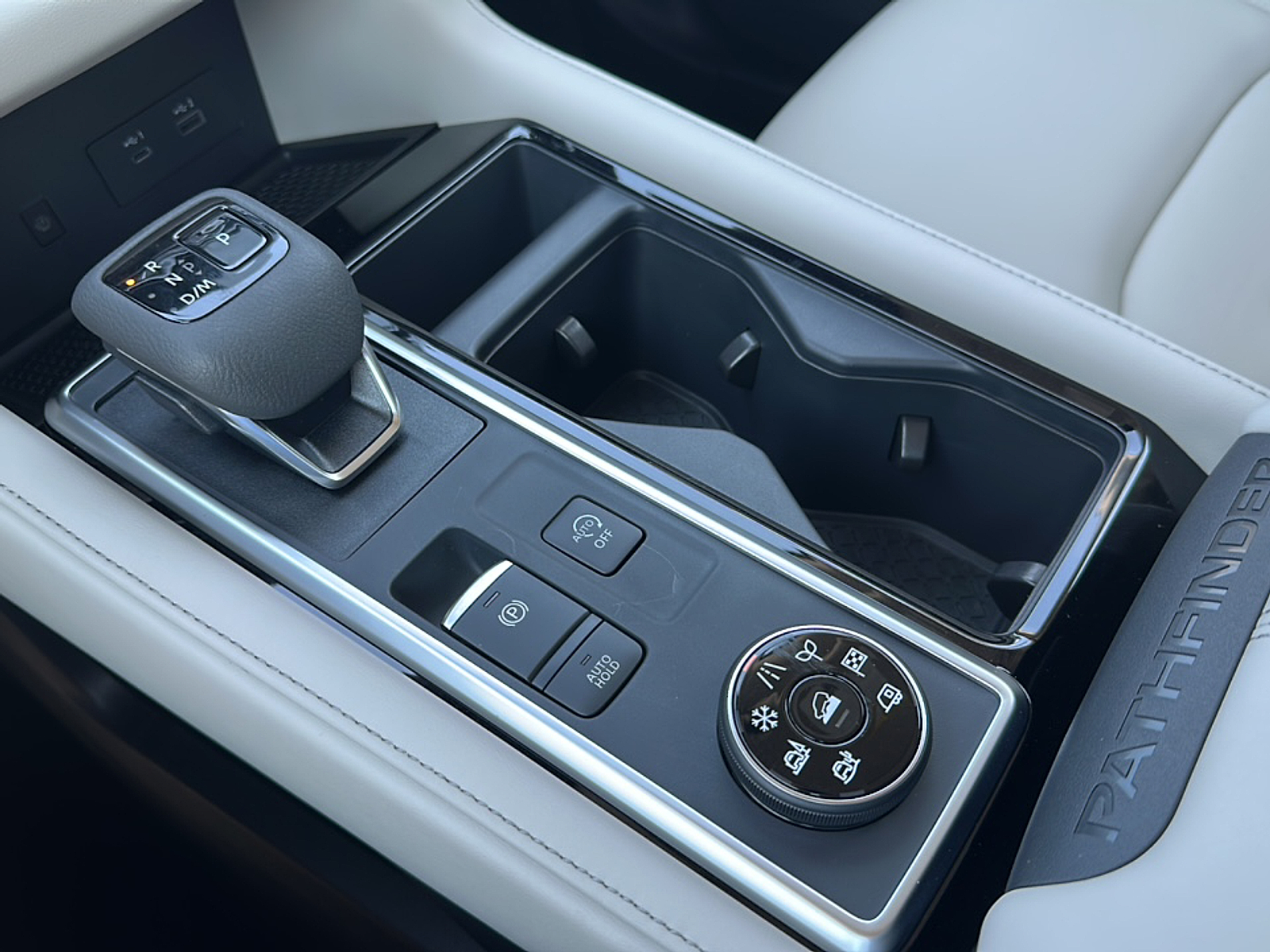 2025 Nissan Pathfinder SL photo 13