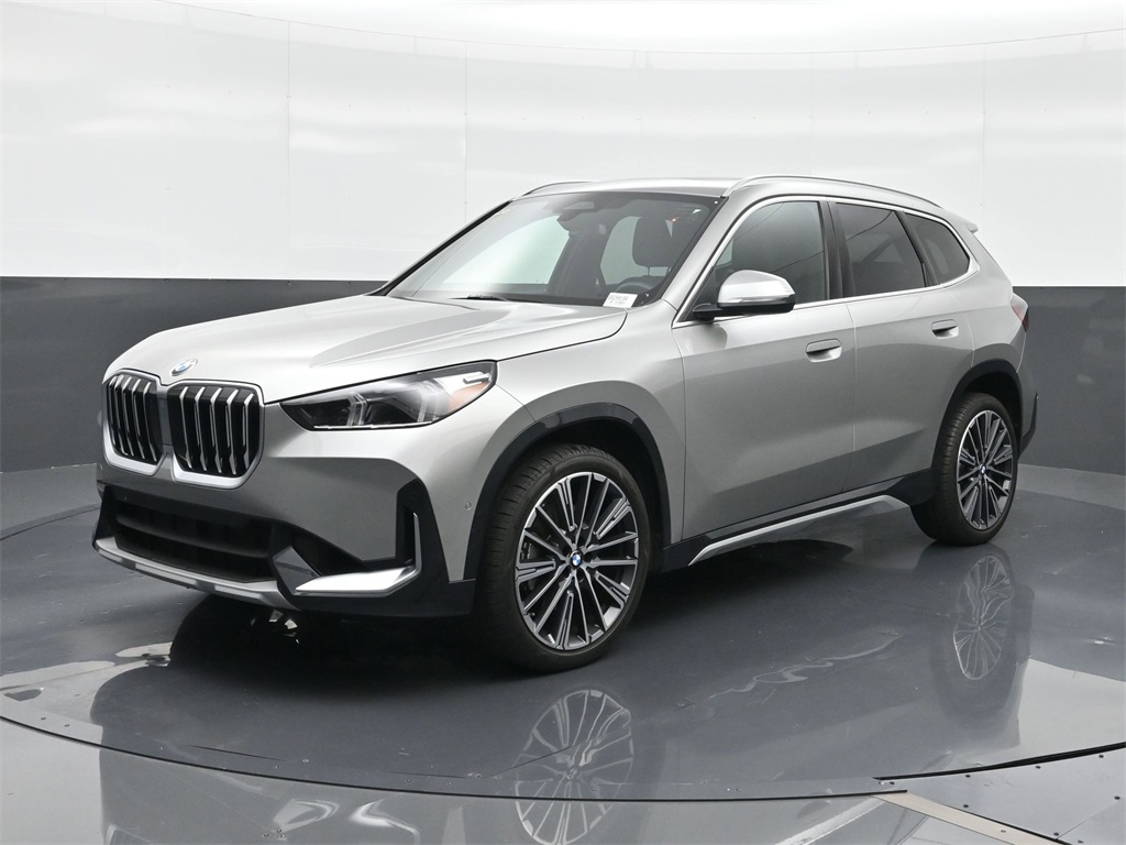 2025 BMW X1 28i's photo