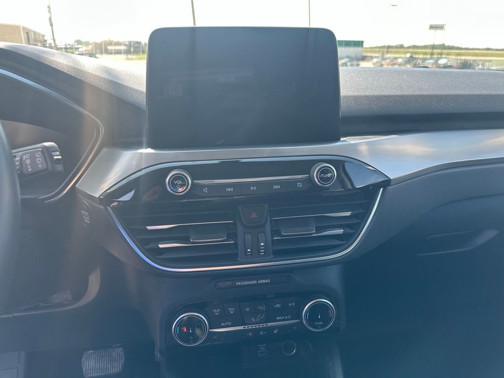 2022 Ford Escape Titanium photo 17