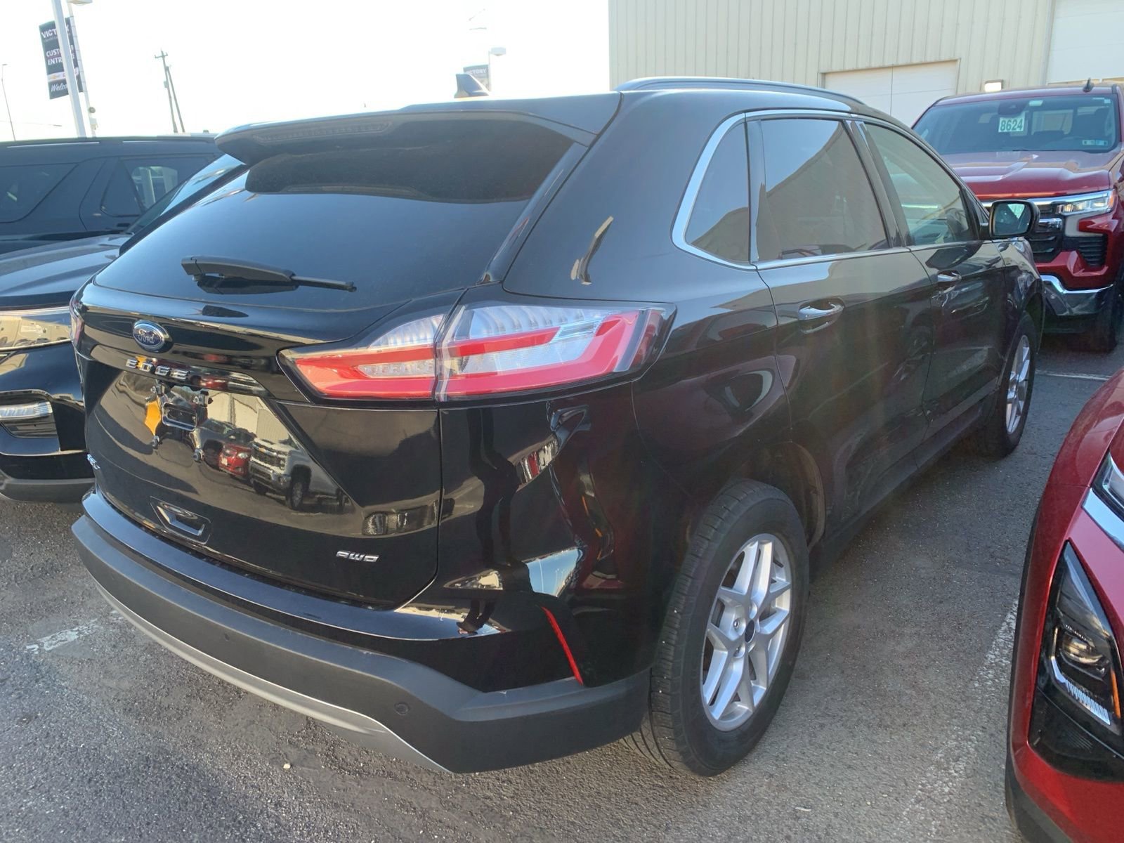 2022 Ford Edge SEL photo 2